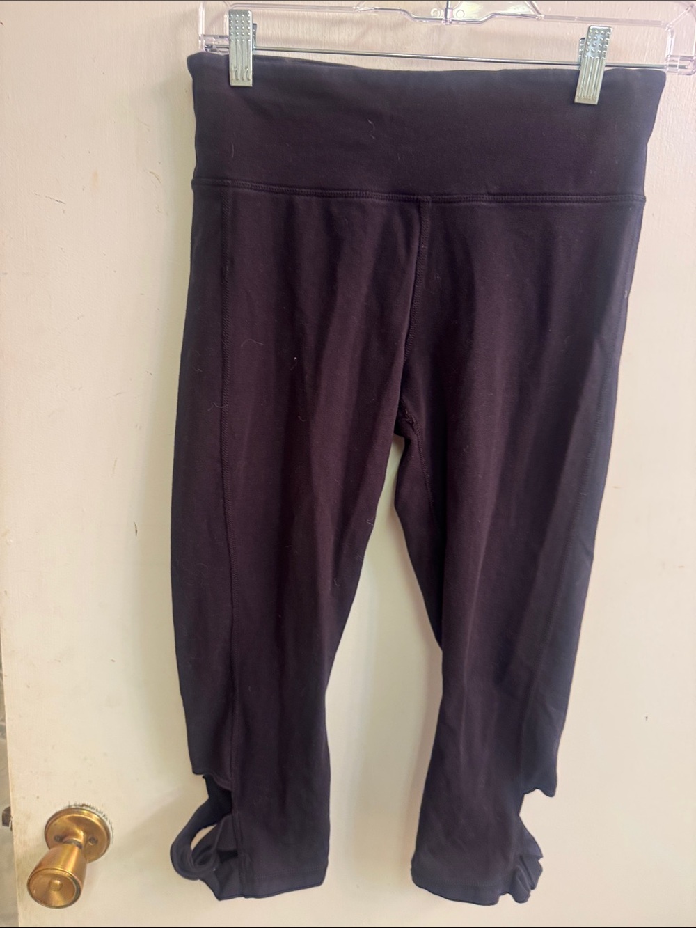 Xersion women’s Black Capri Leggings with Twisted Hem